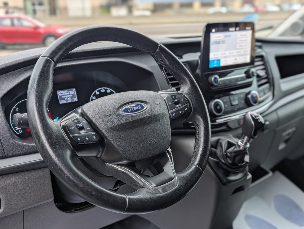 MIDCar coches ocasión Madrid Ford Transit 350 2.0Tdci L3H2 Van Trail FWD MHEV furgón FWD 130Cv,  6 Velocidades, Etiqueta medioambiental ECO