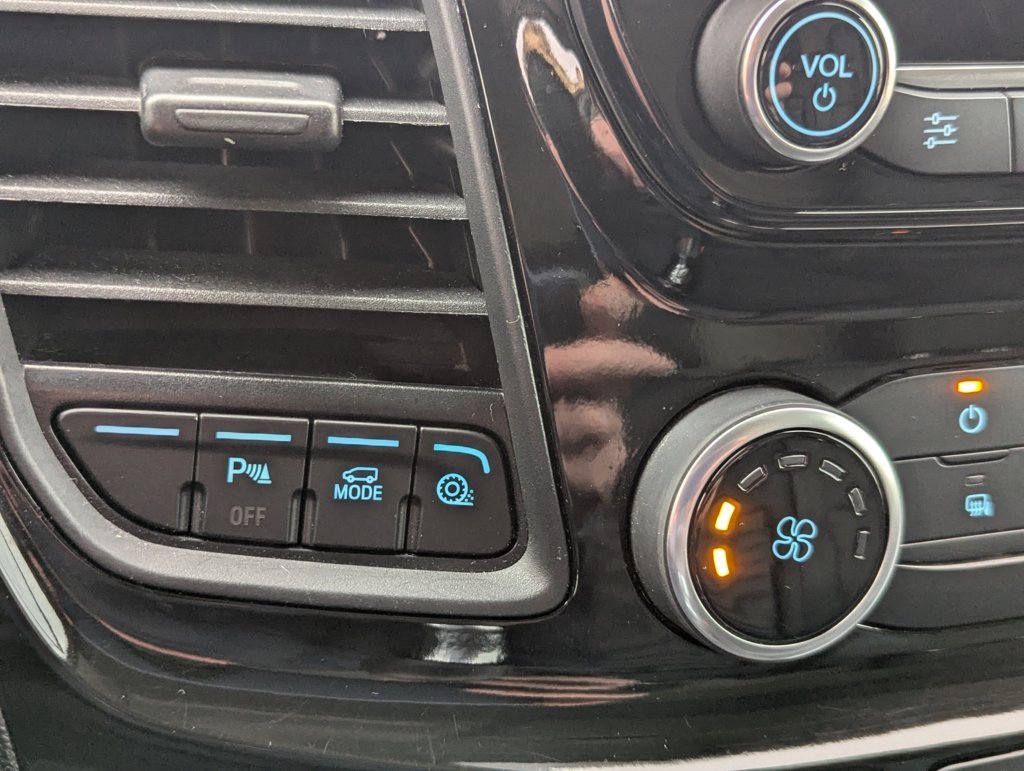 MIDCar coches ocasión Madrid Ford Transit 350 2.0Tdci L3H2 Van Trail FWD MHEV furgón FWD 130Cv,  6 Velocidades, Etiqueta medioambiental ECO