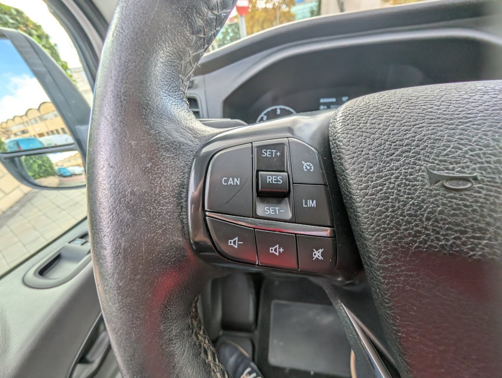 MIDCar coches ocasión Madrid Ford Transit 350 2.0Tdci L3H2 Van Trail FWD MHEV furgón FWD 130Cv,  6 Velocidades, Etiqueta medioambiental ECO