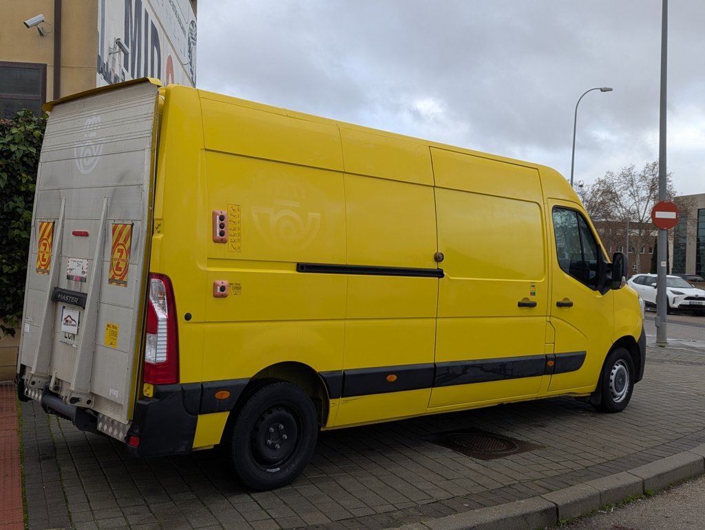 MIDCar coches ocasión Madrid Renault Master 2.3dCi Furgon T L3h2 3500 Dci  Con trampilla elevadora,