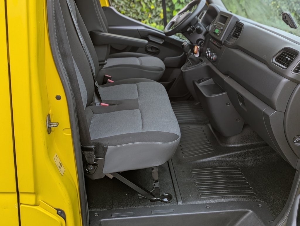 MIDCar coches ocasión Madrid Renault Master 2.3dCi Furgon T L3h2 3500 Dci  Con trampilla elevadora,