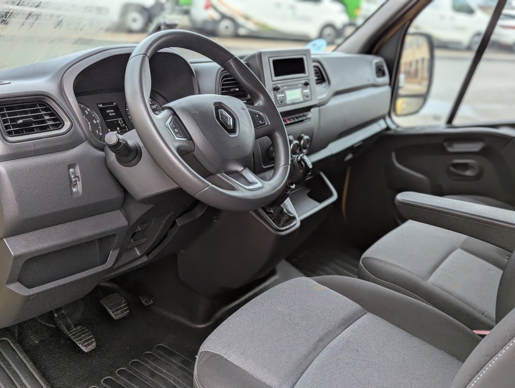 MIDCar coches ocasión Madrid Renault Master 2.3dCi Furgon T L3h2 3500 Dci  Con trampilla elevadora,