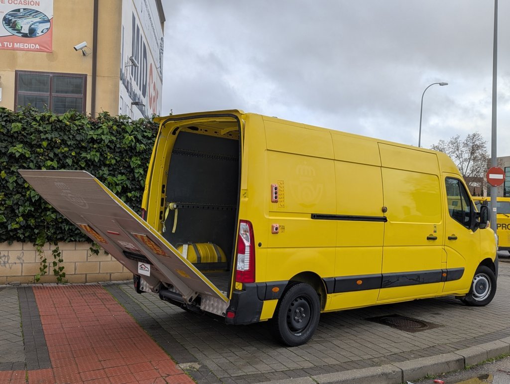 MIDCar coches ocasión Madrid Renault Master 2.3dCi Furgon T L3h2 3500 Dci  Con trampilla elevadora,
