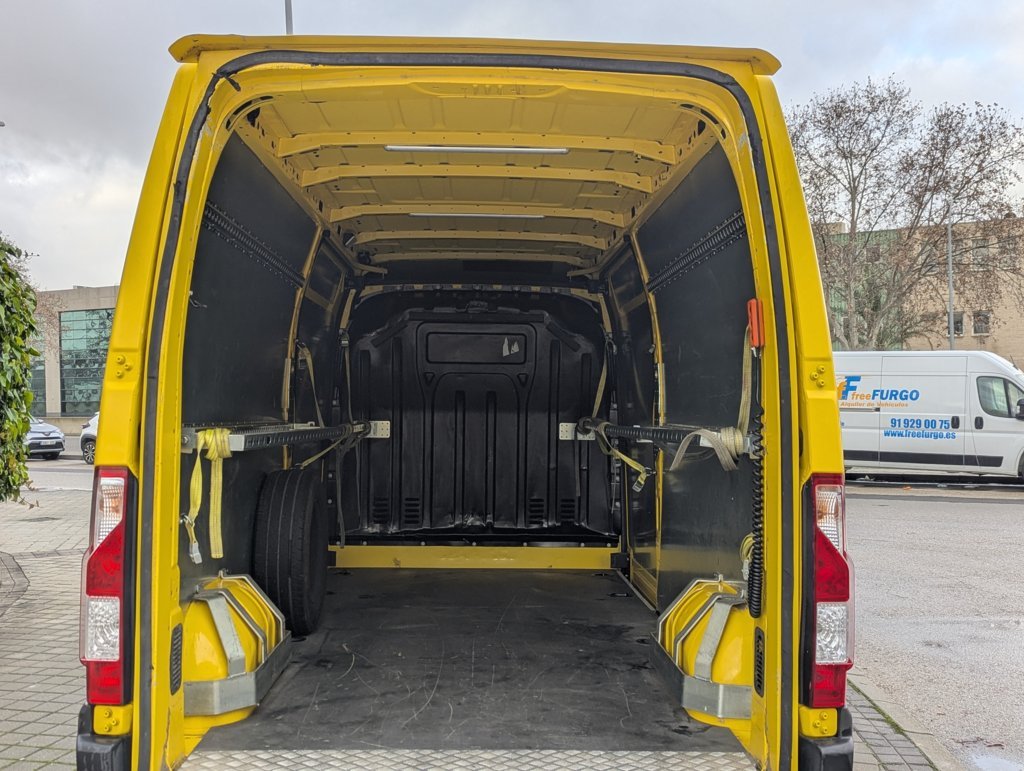 MIDCar coches ocasión Madrid Renault Master 2.3dCi Furgon T L3h2 3500 Dci  Con trampilla elevadora,