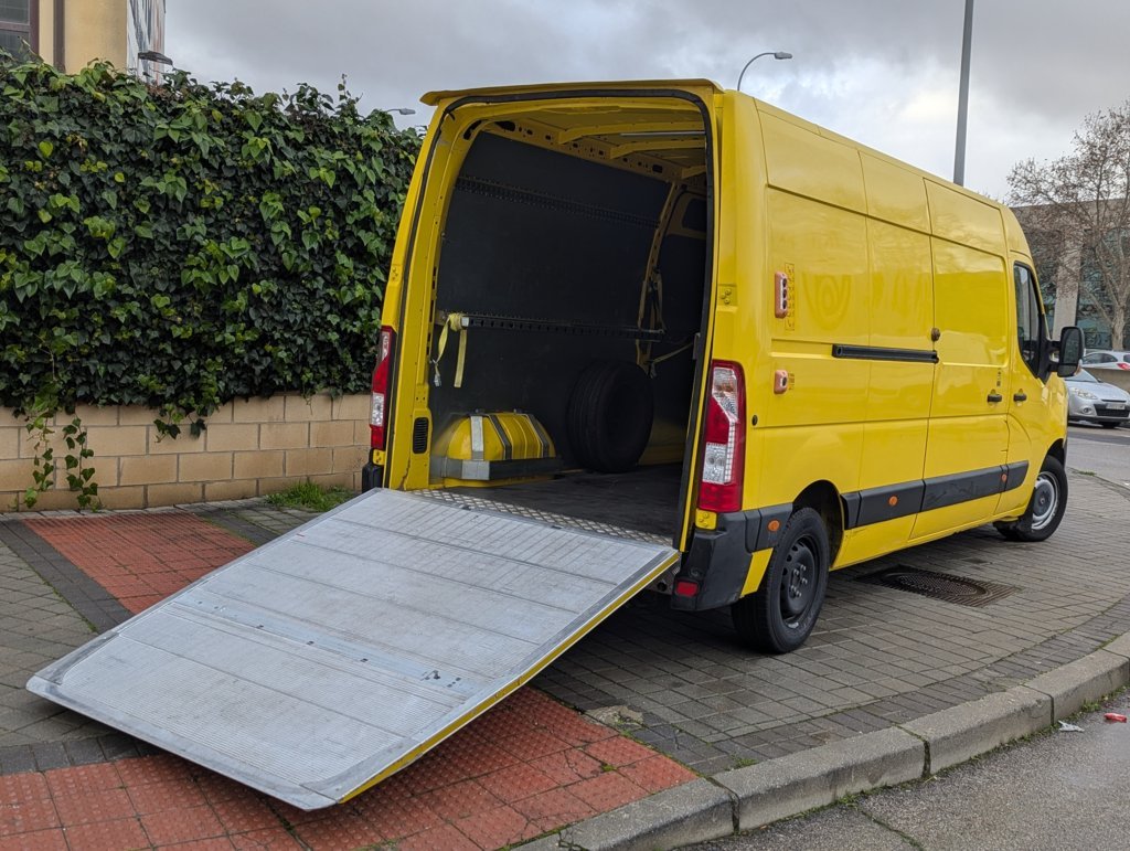 MIDCar coches ocasión Madrid Renault Master 2.3dCi Furgon T L3h2 3500 Dci  Con trampilla elevadora,