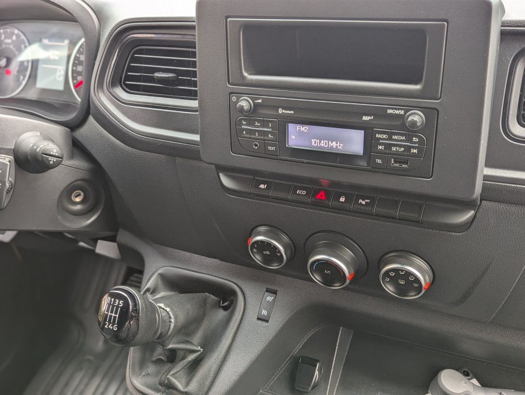 MIDCar coches ocasión Madrid Renault Master 2.3dCi Furgon T L3h2 3500 Dci  Con trampilla elevadora,