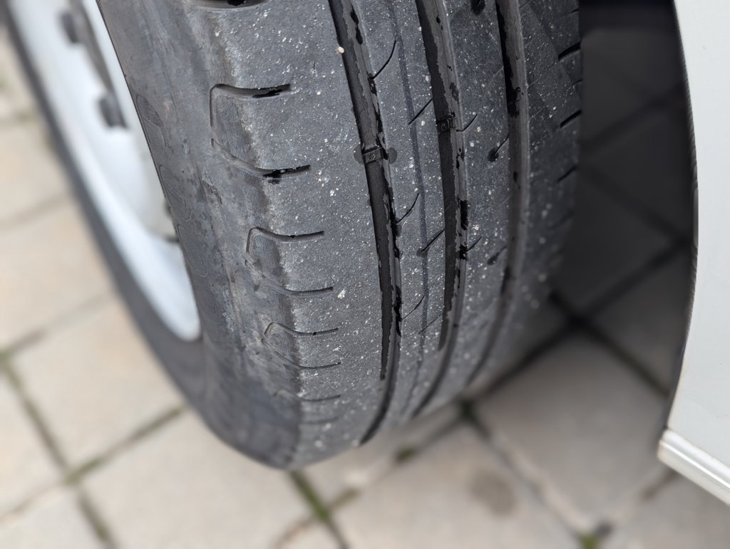 MIDCar coches ocasión Madrid Volkswagen Caddy Profesional Kombi 1.4 TGI/ GNC  BM 4 Puertas 110Cv Etiqueta ECO