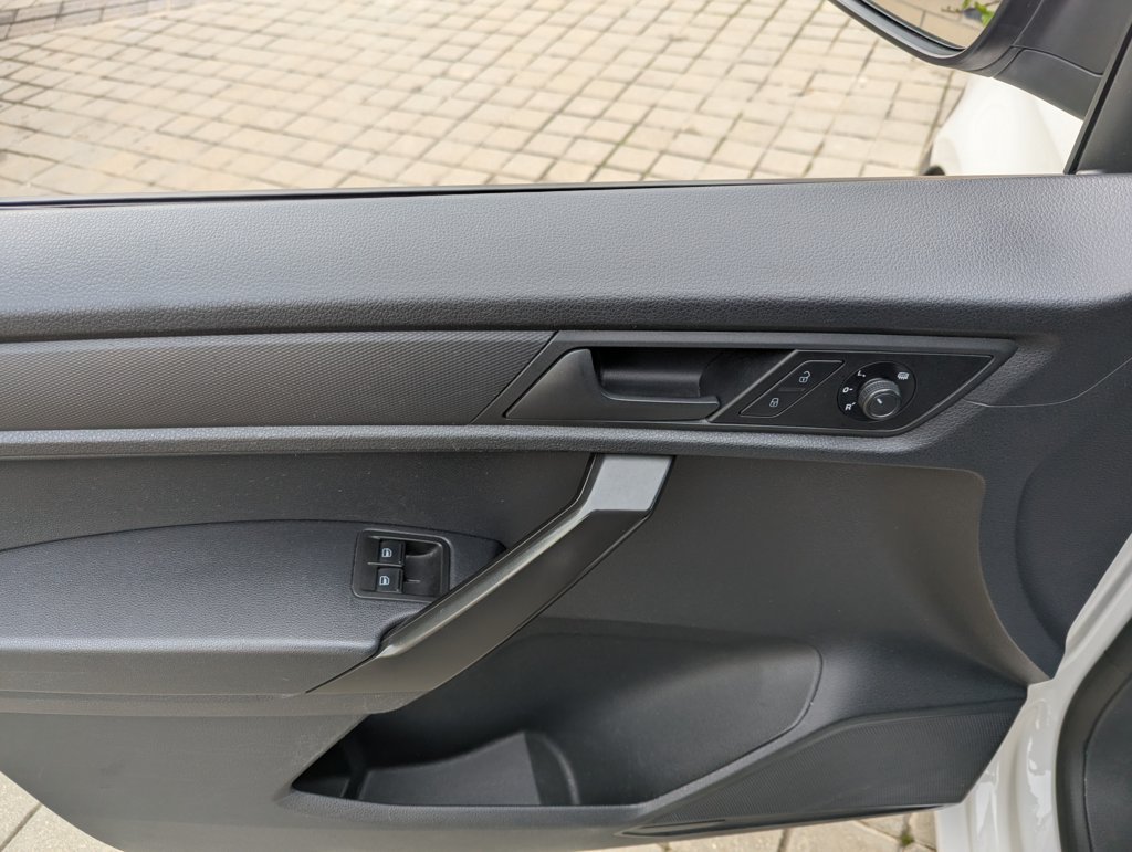 MIDCar coches ocasión Madrid Volkswagen Caddy Profesional Kombi 1.4 TGI/ GNC  BM 4 Puertas 110Cv Etiqueta ECO