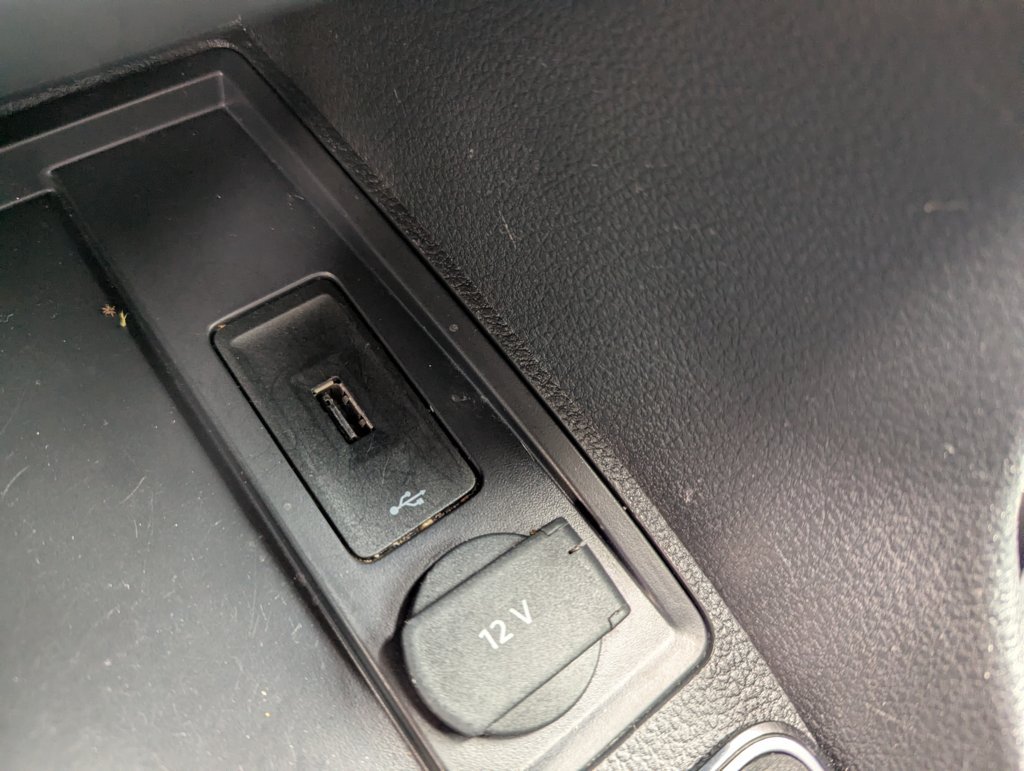 MIDCar coches ocasión Madrid Volkswagen Caddy Profesional Kombi 1.4 TGI/ GNC  BM 4 Puertas 110Cv Etiqueta ECO