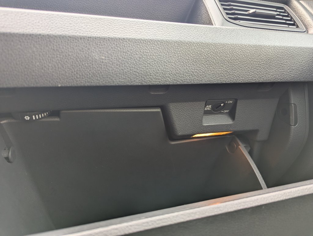 MIDCar coches ocasión Madrid Volkswagen Caddy Profesional Kombi 1.4 TGI/ GNC  BM 4 Puertas 110Cv Etiqueta ECO