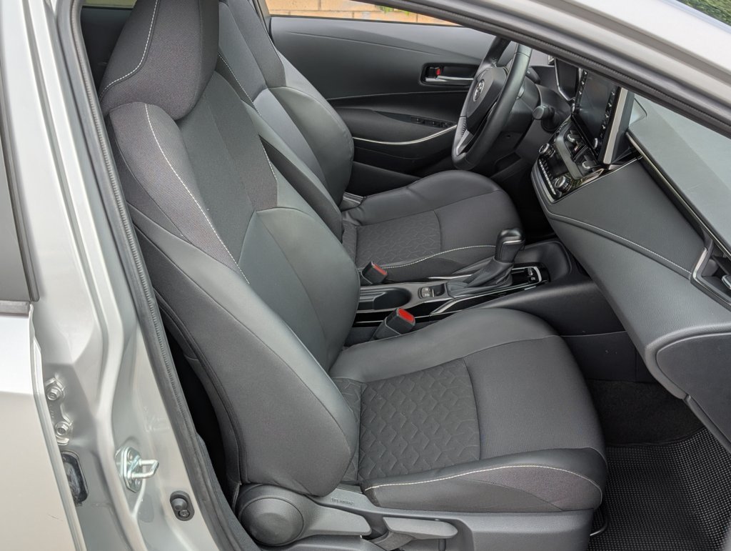 MIDCar coches ocasión Madrid Toyota Corolla 1.8 125H Hybrid Business TECH E-CVT Etiqueta ECO Nacional Pocos Km
