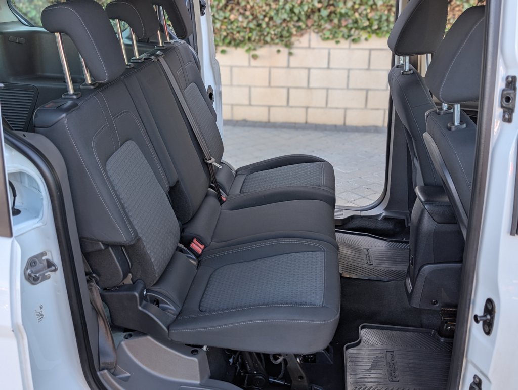 MIDCar coches ocasión Madrid Ford Transit Connect  Kombi 230 Titanium 1.5 TDCi 120Cv L2 M1 Turismo IVA y Garantía Etiqueta C