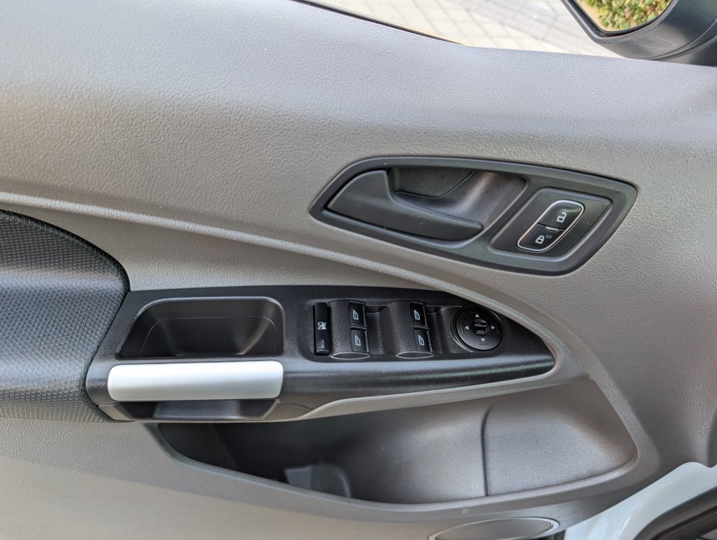 MIDCar coches ocasión Madrid Ford Transit Connect  Kombi 230 Titanium 1.5 TDCi 120Cv L2 M1 Turismo IVA y Garantía Etiqueta C