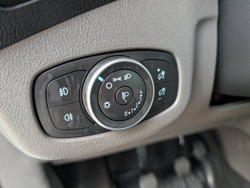 MIDCar coches ocasión Madrid Ford Transit Connect  Kombi 230 Titanium 1.5 TDCi 120Cv L2 M1 Turismo IVA y Garantía Etiqueta C