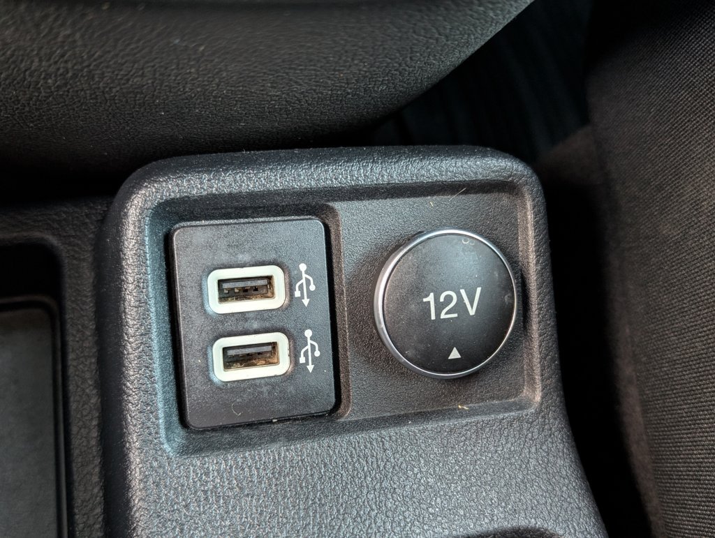 MIDCar coches ocasión Madrid Ford Transit Connect  Kombi 230 Titanium 1.5 TDCi 120Cv L2 M1 Turismo IVA y Garantía Etiqueta C