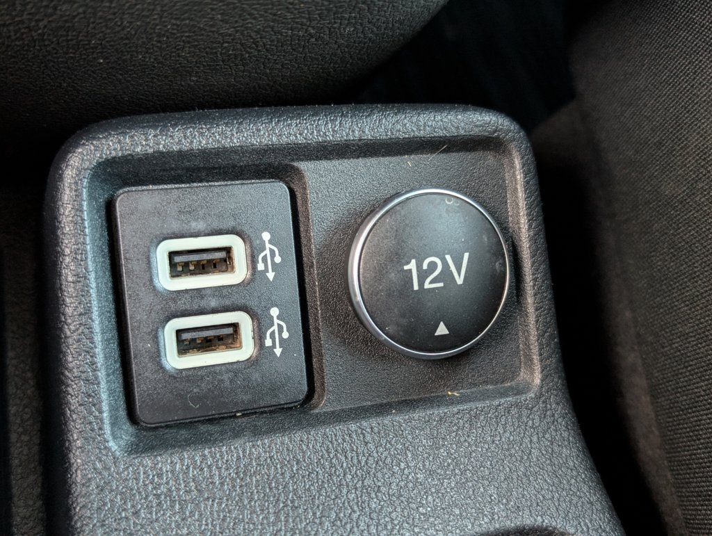 MIDCar coches ocasión Madrid Ford Transit Connect  Kombi 230 Titanium 1.5 TDCi 120Cv L2 M1 Turismo IVA y Garantía Etiqueta C