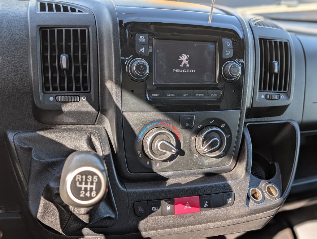 MIDCar coches ocasión Madrid Peugeot Boxer 2.2BlueHdi 3.5T L3 Heavy 140Cv Cabina IVA y garantía Etiqueta C