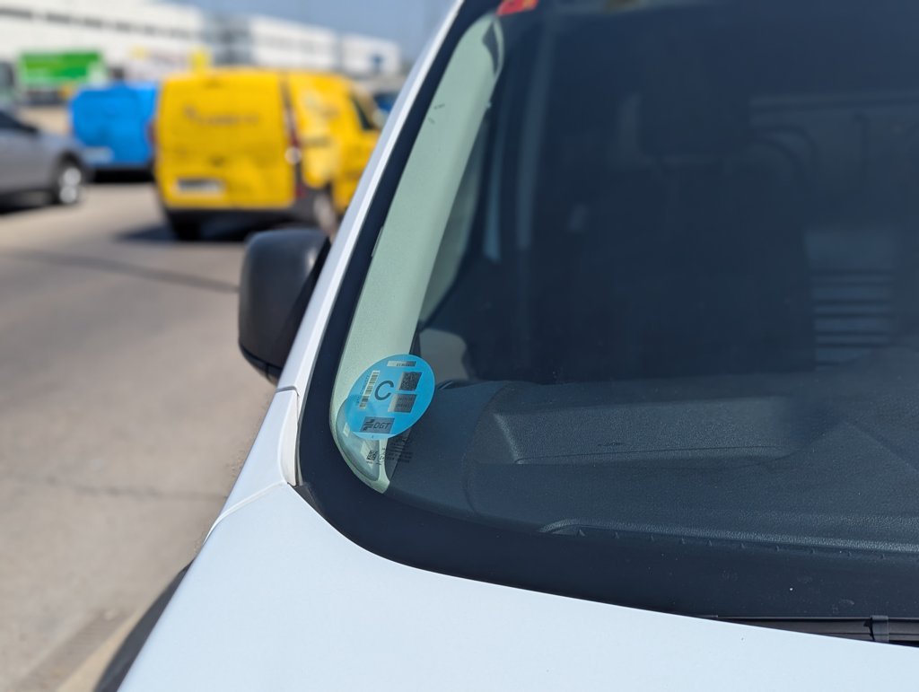 MIDCar coches ocasión Madrid Ford Transit Connect Furgón Van  Trend 200 L1 Automatico 100Cv   Caja de cambios 6-marcha - powershift IVA y Garantía Incl